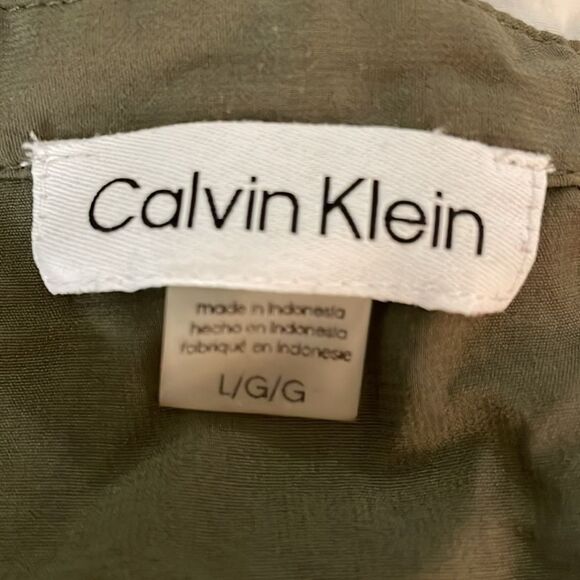 Calvin Klein Pleated Split-Neck Shell sleevless blouse | green | size L - Picture 6 of 9